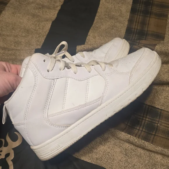 Womens White High-Top Sneakers - Classic All-White Style And1 Size 61/2 - Picture 3 of 3